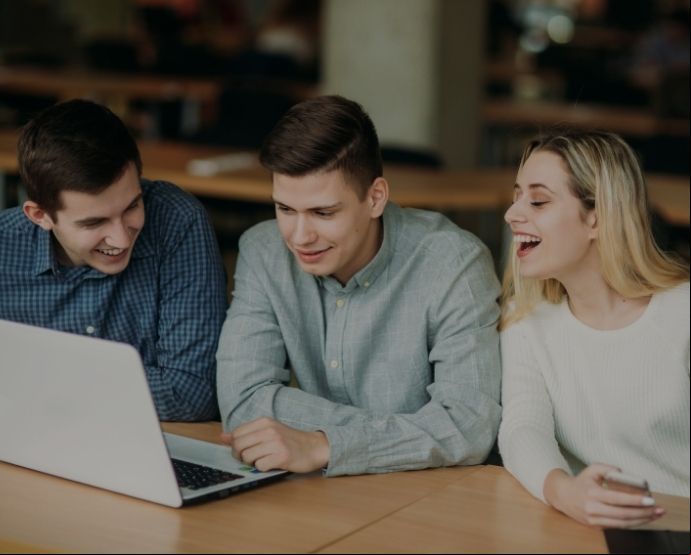 Esto debe ser un trabajo articulado entre marketing y recursos humanos./ Canva.