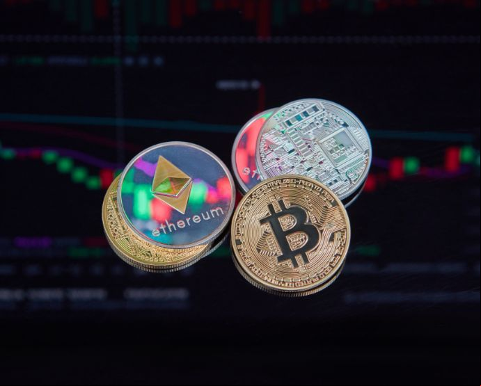 Millones de personas usan sistemas digitales sofisticados desde sus celulares con plena confianza. ¿Por qué no podría ocurrir lo mismo con las criptomonedas? / Canva.