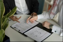 La diligencia debida (due diligence) es un proceso crítico en cualquier operación de fusión o adquisición (M&A)./ Unsplash - Amina Atar.