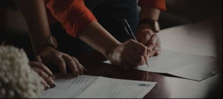Cada vez que se revoque un poder o facultad otorgado por la empresa, es importante que se notique a la respectiva persona que no cuenta con los mismos./ Unsplash, Romain Dancre.
