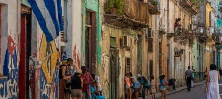 El proceso de bancarización se ha convertido en una prioridad política para Cuba e irá ganando relevancia en los próximos años./ Unsplash - JF Martin.